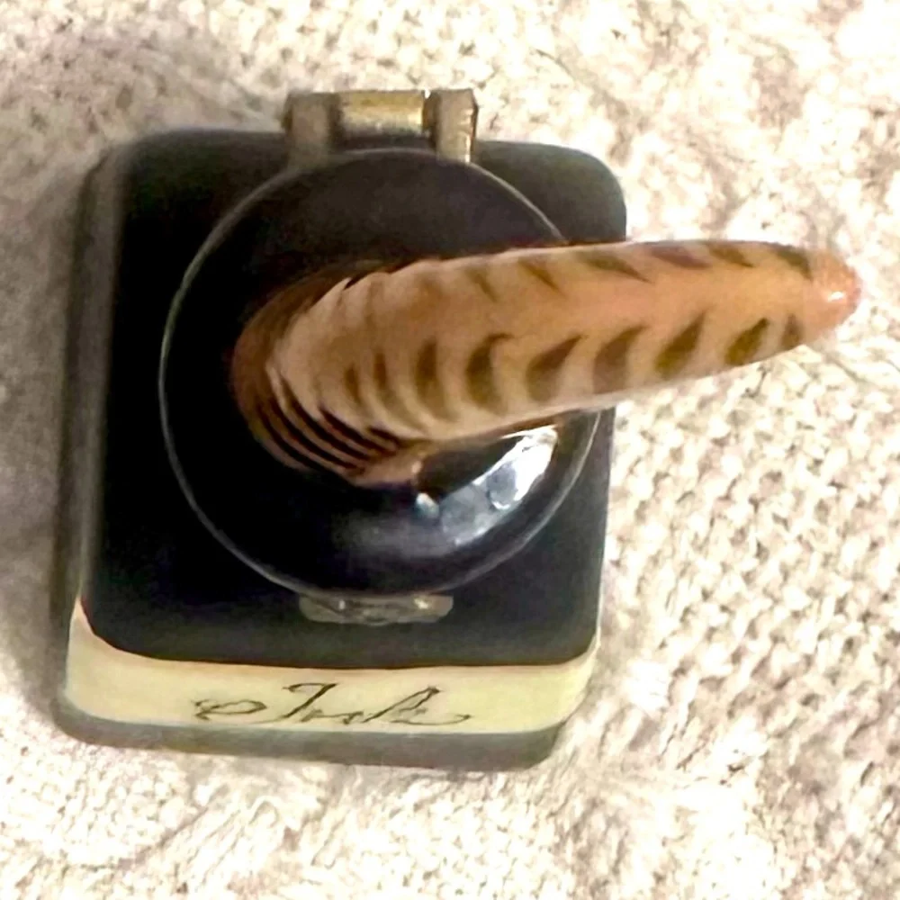 Vintage 3” Porcelain Hinged Inkwell Trinket Box 1998 CBK ltd.